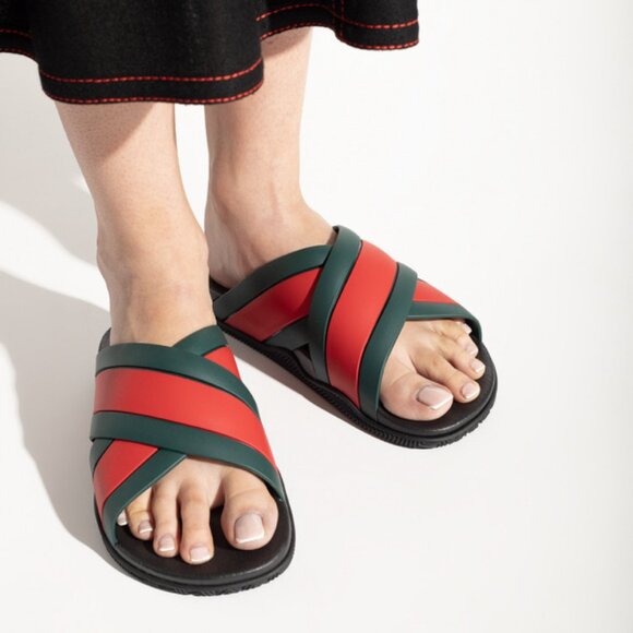 SOLD! NEW GUCCI Women's Web Criss Cross Rubber Slides Sandals EU 39 / US 9 - Picture 5 of 13